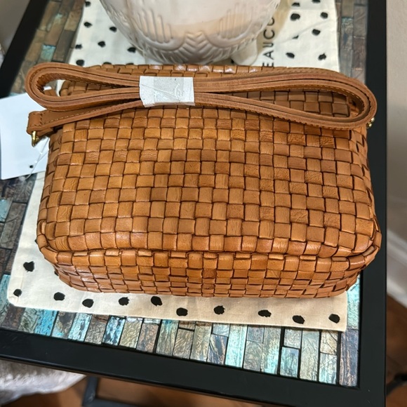 - Clare V. Midi Sac Woven Leather Crossbody - Picture 15 of 17